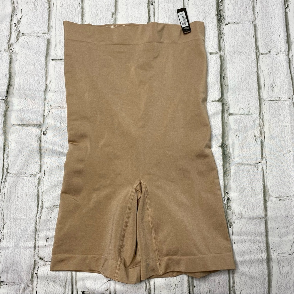 Skims high waisted sculpting shorts size M NEW with tags